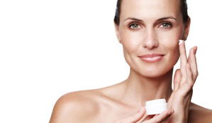 donna-mette-crema.jpg