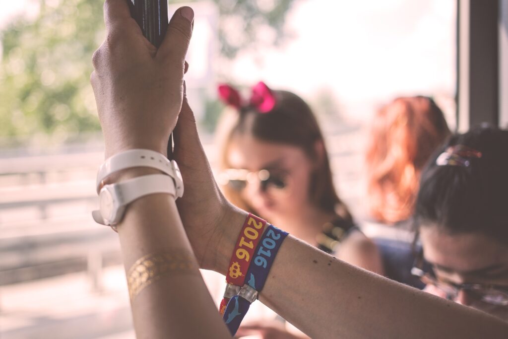 hands-2607780_1920-3.jpg
