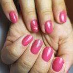 come rimuovere lo smalto senza acetone