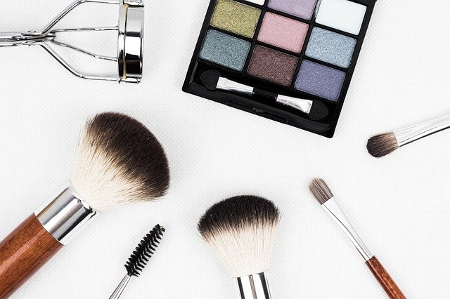 makeup-brush-1761648_640.jpg